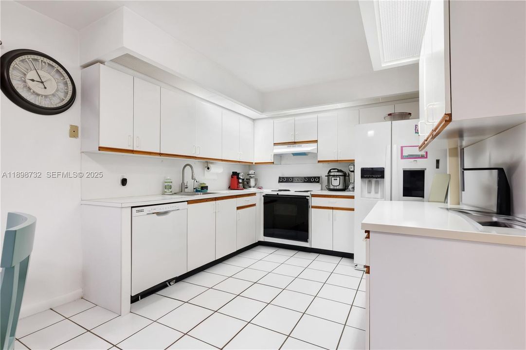 For Rent: $2,450 (2 beds, 2 baths, 1507 Square Feet)