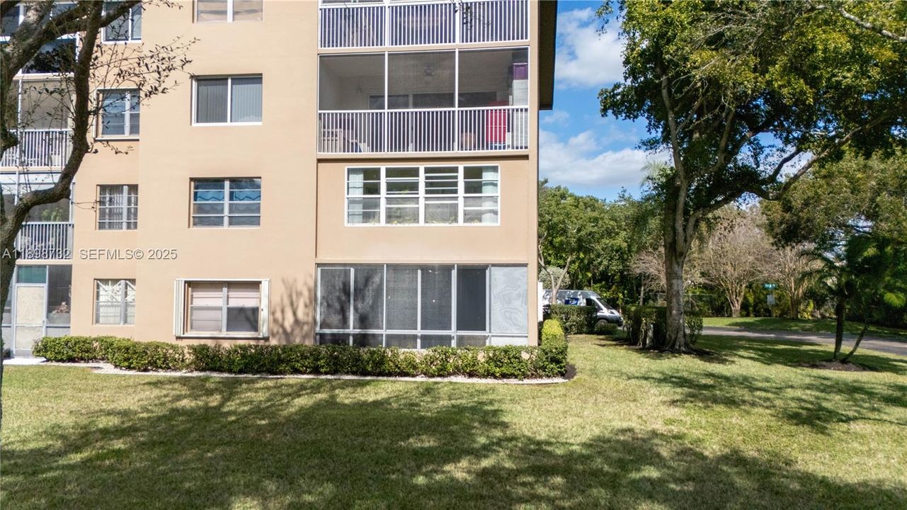 For Rent: $2,450 (2 beds, 2 baths, 1507 Square Feet)