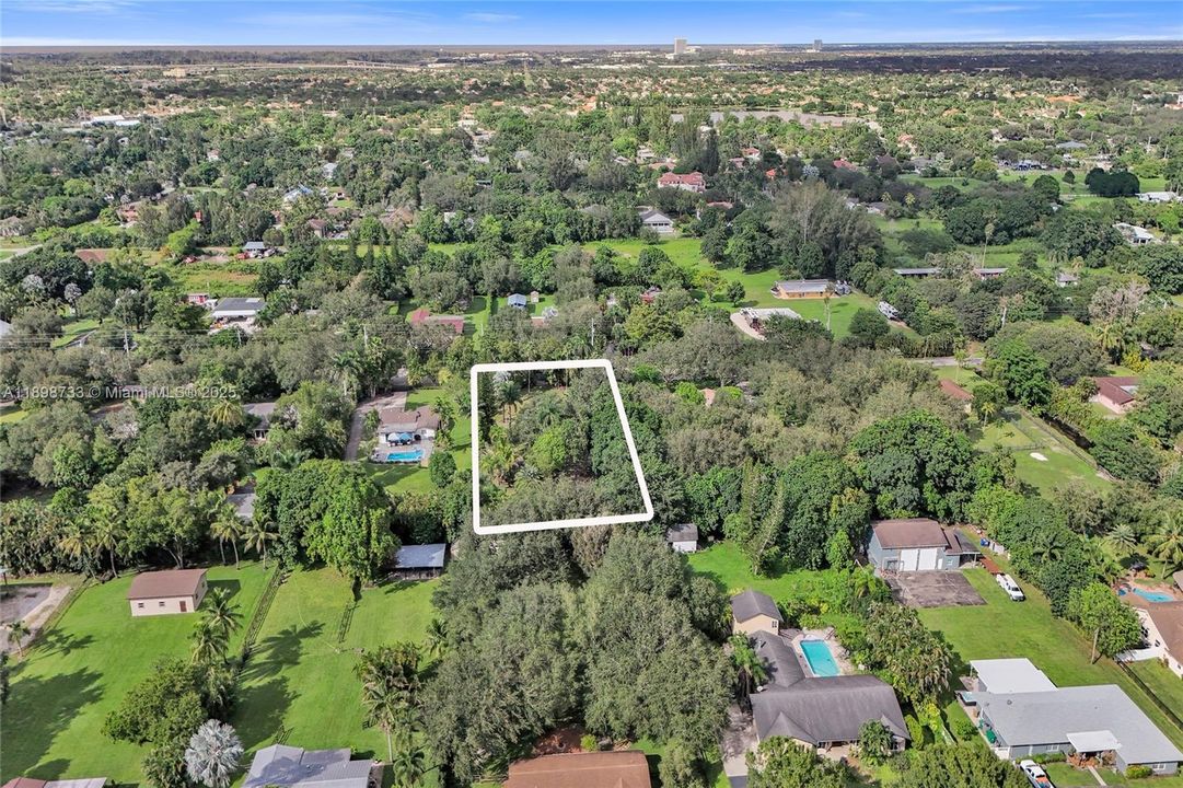 На продажу: $825,000 (1.00 acres)