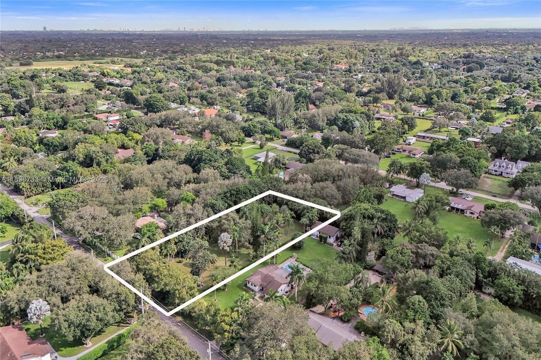 На продажу: $825,000 (1.00 acres)