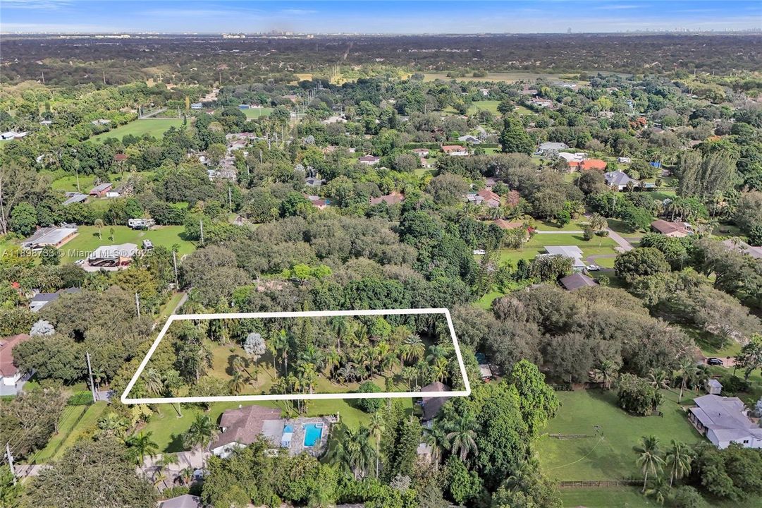 На продажу: $825,000 (1.00 acres)