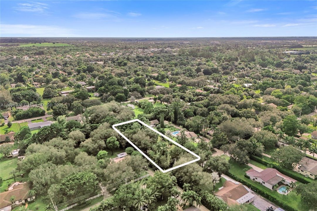 На продажу: $825,000 (1.00 acres)