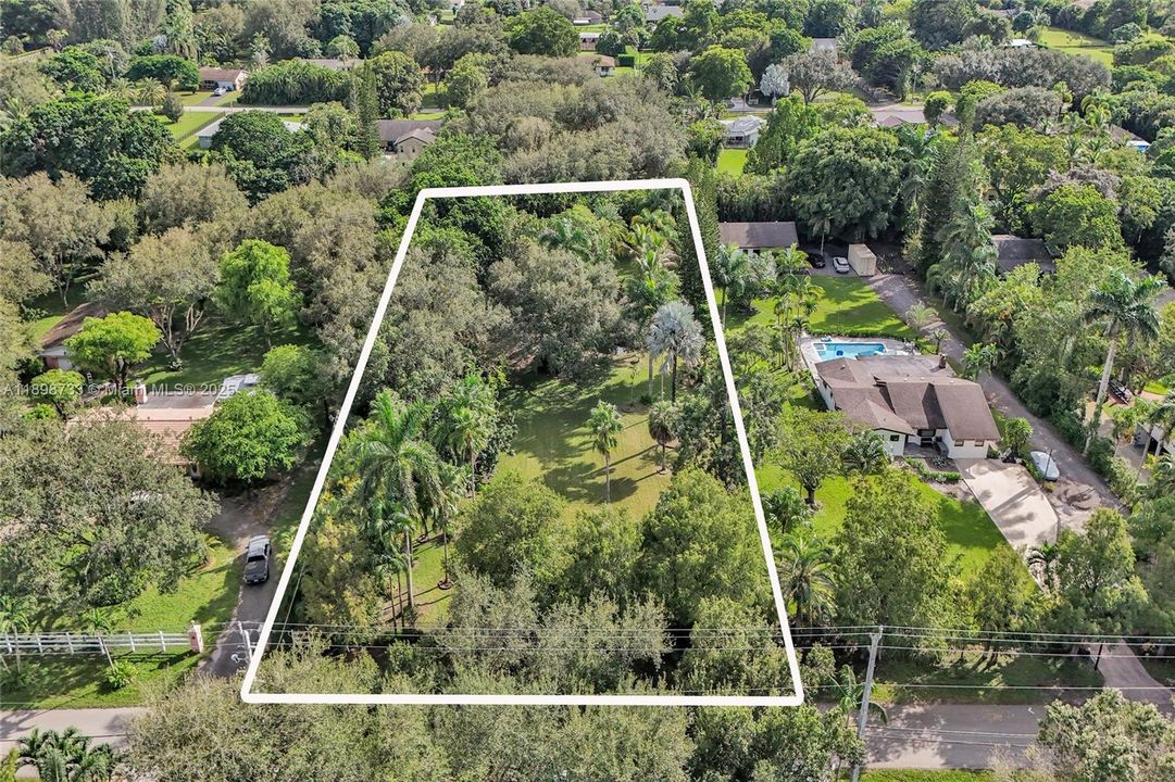 На продажу: $825,000 (1.00 acres)