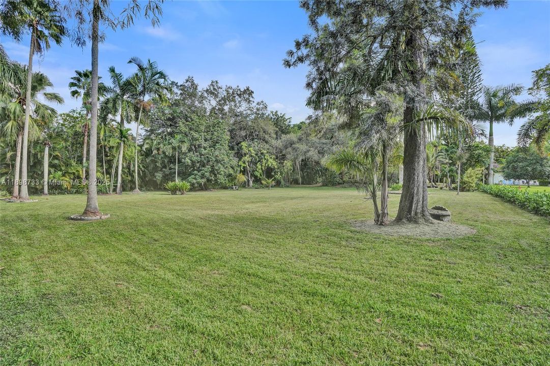 На продажу: $825,000 (1.00 acres)