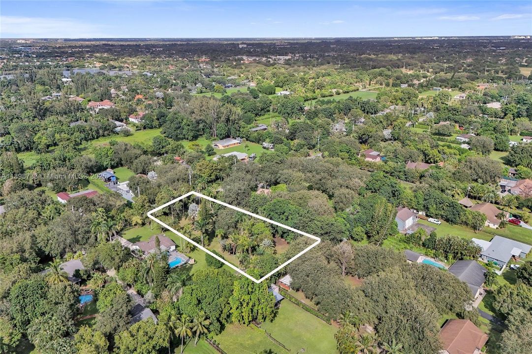 На продажу: $825,000 (1.00 acres)