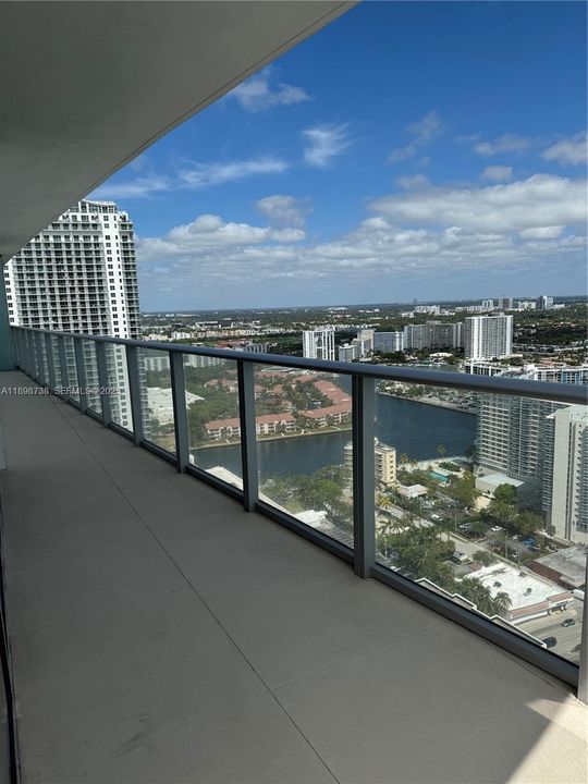 На продажу: $1,295,000 (2 спален, 2 ванн, 1145 Квадратных фут)