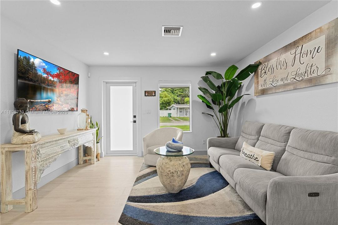 For Sale: $925,000 (4 beds, 2 baths, 1537 Square Feet)