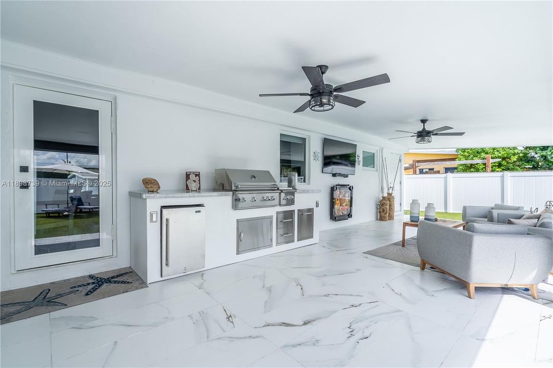 For Sale: $925,000 (4 beds, 2 baths, 1537 Square Feet)