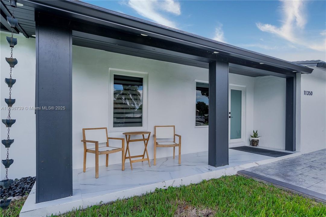 For Sale: $925,000 (4 beds, 2 baths, 1537 Square Feet)