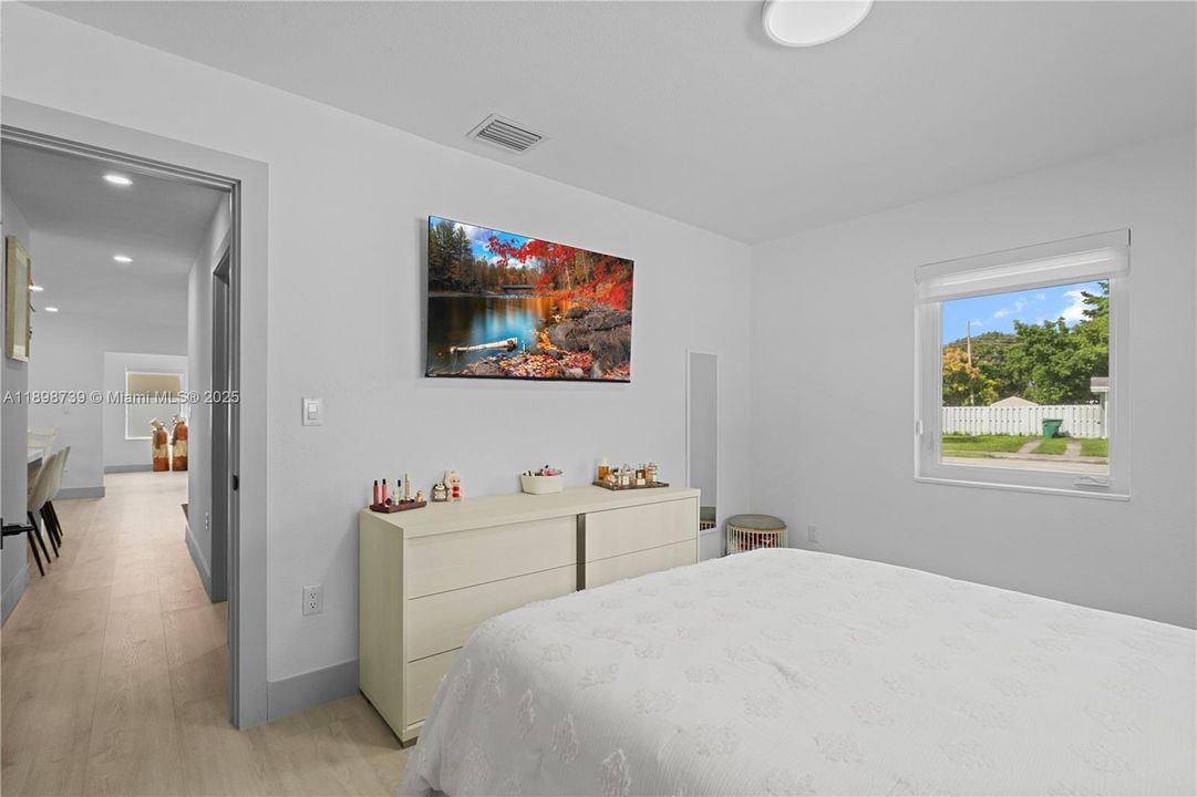 For Sale: $925,000 (4 beds, 2 baths, 1537 Square Feet)