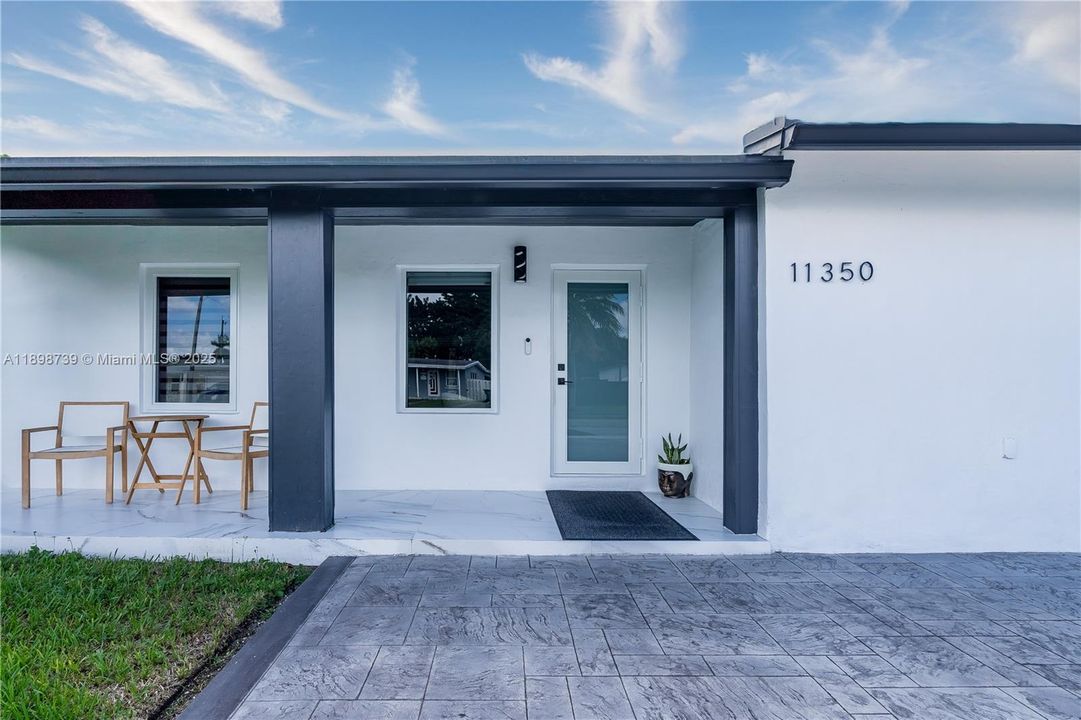 For Sale: $925,000 (4 beds, 2 baths, 1537 Square Feet)