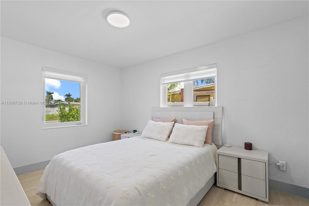 For Sale: $925,000 (4 beds, 2 baths, 1537 Square Feet)