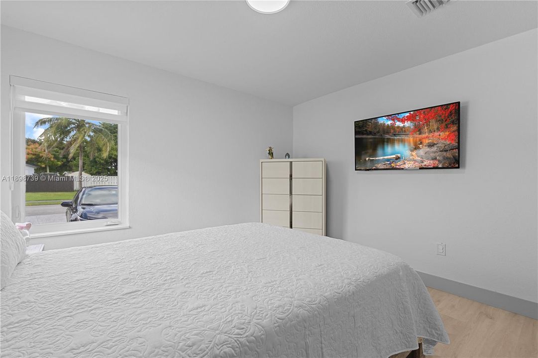 For Sale: $925,000 (4 beds, 2 baths, 1537 Square Feet)