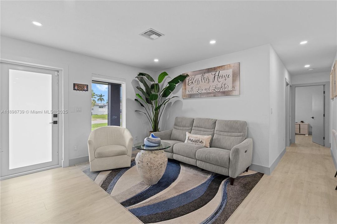 For Sale: $925,000 (4 beds, 2 baths, 1537 Square Feet)