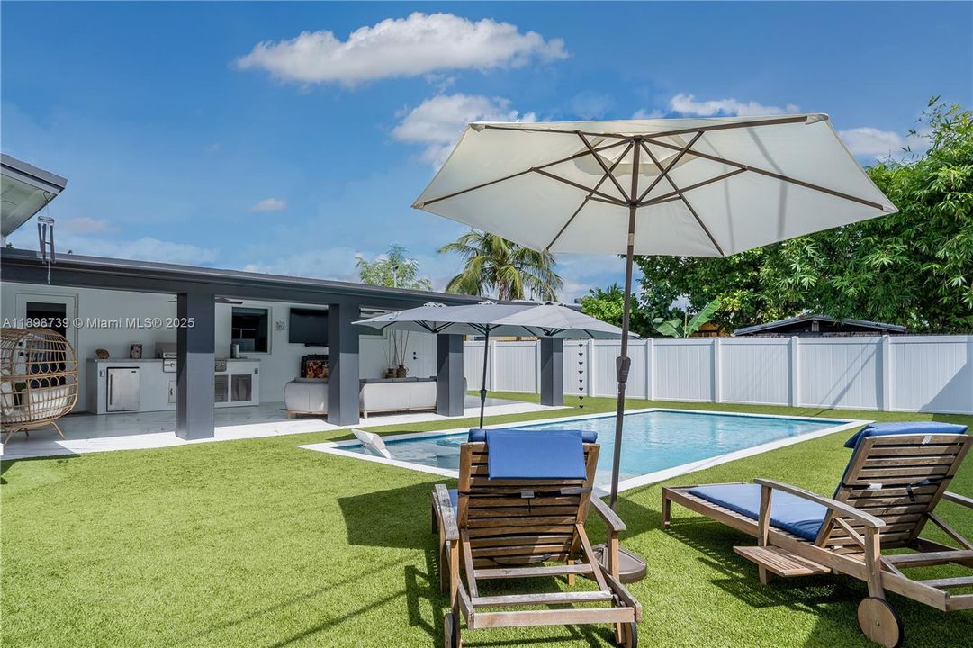 For Sale: $925,000 (4 beds, 2 baths, 1537 Square Feet)