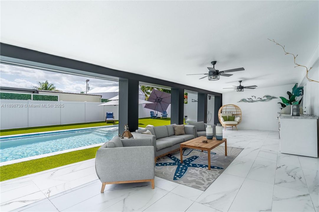 For Sale: $925,000 (4 beds, 2 baths, 1537 Square Feet)