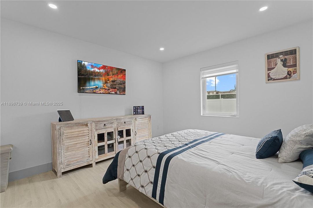 For Sale: $925,000 (4 beds, 2 baths, 1537 Square Feet)