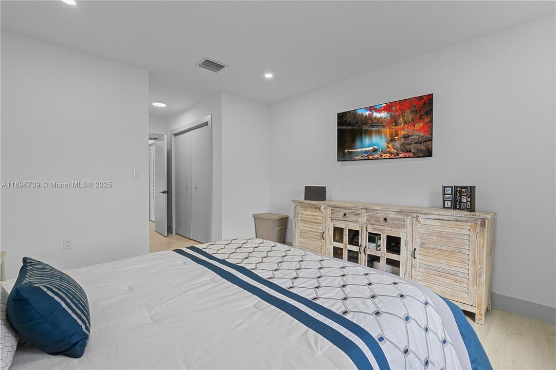 For Sale: $925,000 (4 beds, 2 baths, 1537 Square Feet)