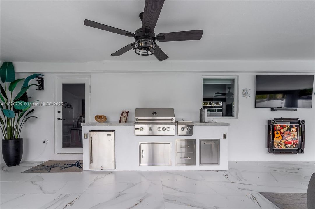 For Sale: $925,000 (4 beds, 2 baths, 1537 Square Feet)