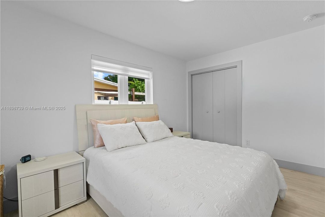 For Sale: $925,000 (4 beds, 2 baths, 1537 Square Feet)