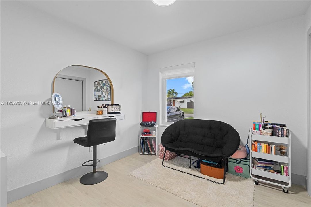 For Sale: $925,000 (4 beds, 2 baths, 1537 Square Feet)