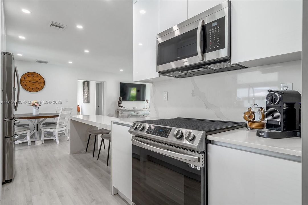 For Sale: $925,000 (4 beds, 2 baths, 1537 Square Feet)