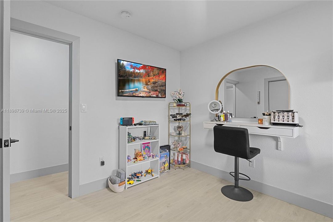 For Sale: $925,000 (4 beds, 2 baths, 1537 Square Feet)