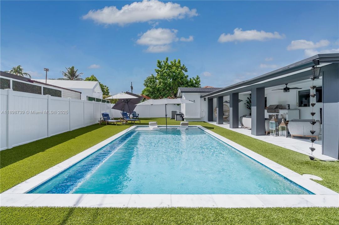 For Sale: $925,000 (4 beds, 2 baths, 1537 Square Feet)