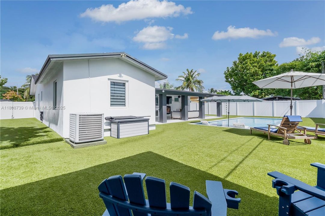 For Sale: $925,000 (4 beds, 2 baths, 1537 Square Feet)