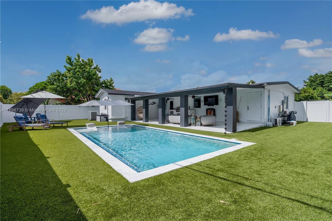 For Sale: $925,000 (4 beds, 2 baths, 1537 Square Feet)