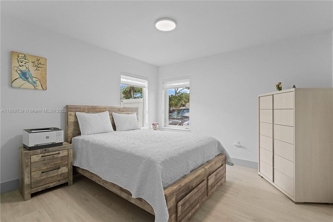 For Sale: $925,000 (4 beds, 2 baths, 1537 Square Feet)