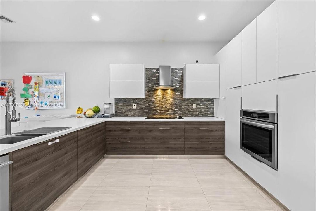 En Venta: $899,000 (4 camas, 2 baños, 2042 Pies cuadrados)