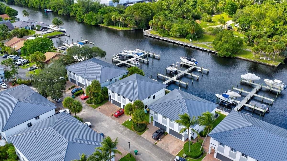 En Venta: $899,000 (4 camas, 2 baños, 2042 Pies cuadrados)