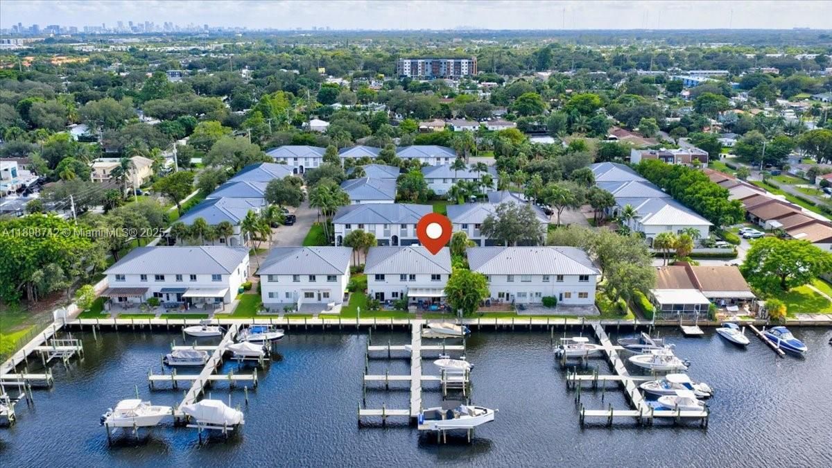 En Venta: $899,000 (4 camas, 2 baños, 2042 Pies cuadrados)