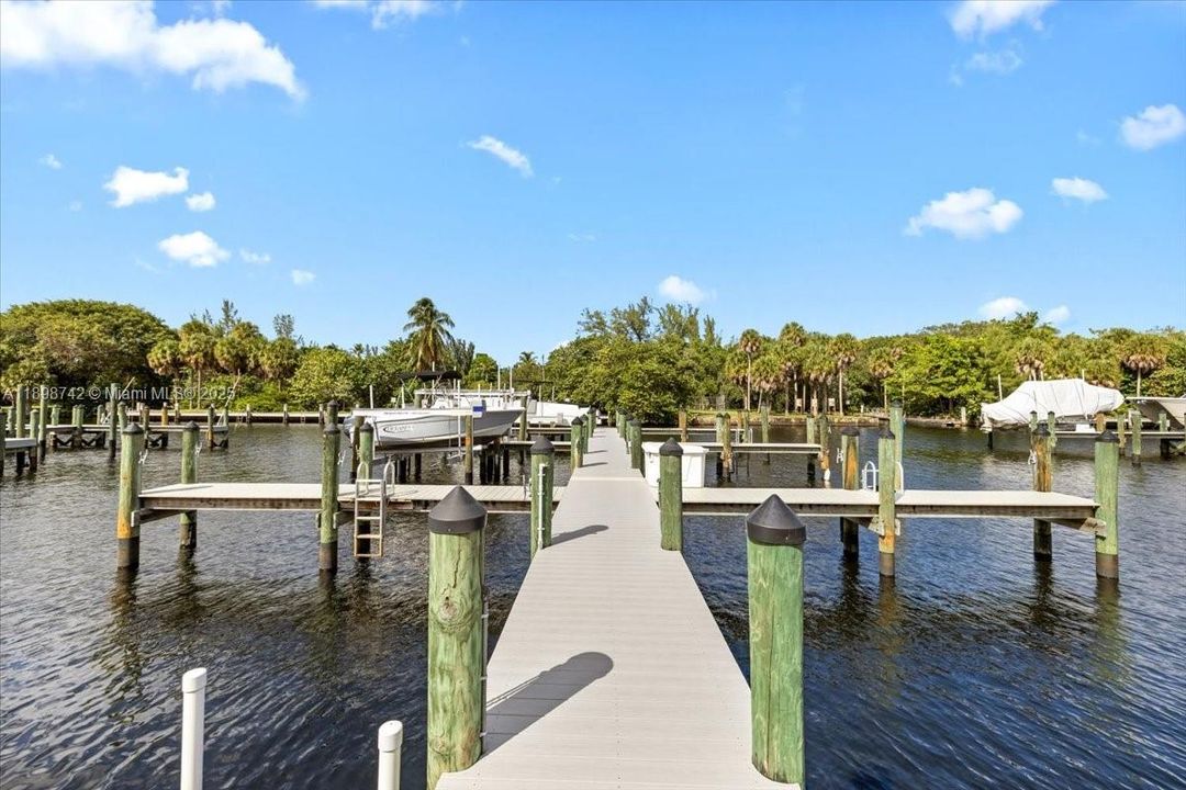 En Venta: $899,000 (4 camas, 2 baños, 2042 Pies cuadrados)