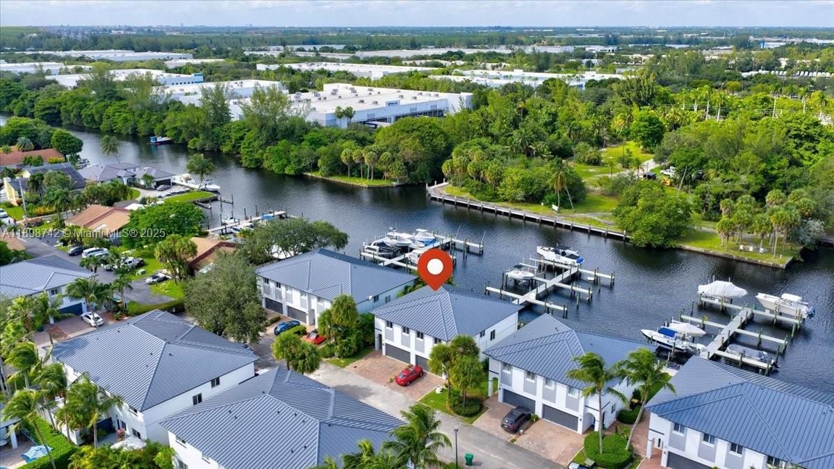 En Venta: $899,000 (4 camas, 2 baños, 2042 Pies cuadrados)