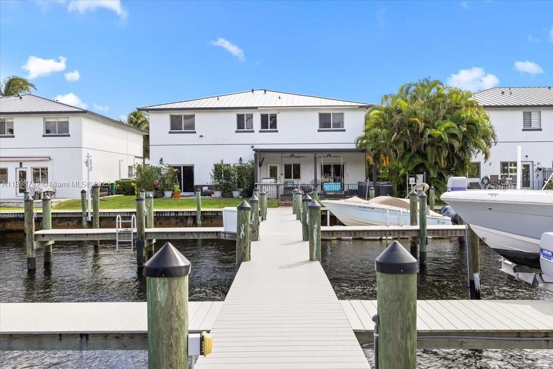 En Venta: $899,000 (4 camas, 2 baños, 2042 Pies cuadrados)