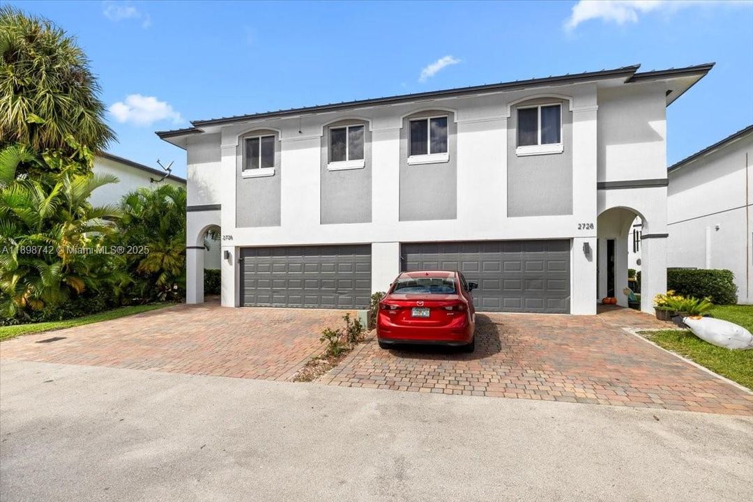 En Venta: $899,000 (4 camas, 2 baños, 2042 Pies cuadrados)