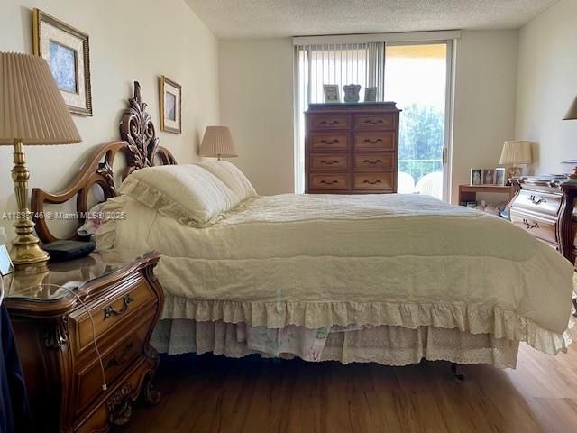 For Sale: $225,000 (1 beds, 1 baths, 690 Square Feet)