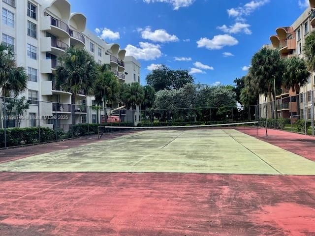 For Sale: $225,000 (1 beds, 1 baths, 690 Square Feet)