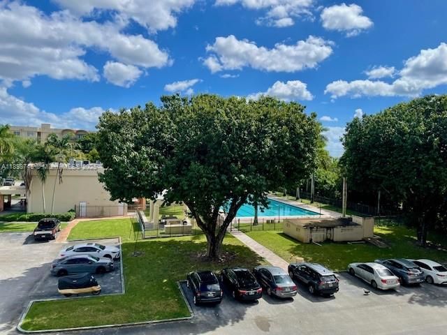 For Sale: $225,000 (1 beds, 1 baths, 690 Square Feet)