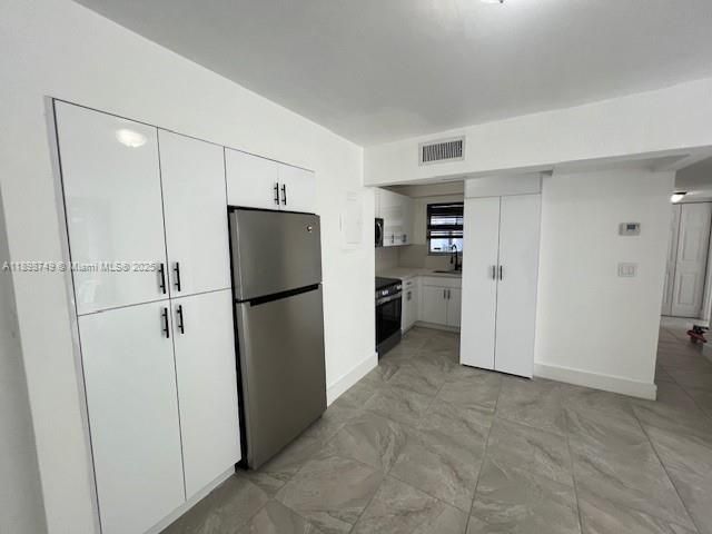For Sale: $299,000 (2 beds, 1 baths, 900 Square Feet)