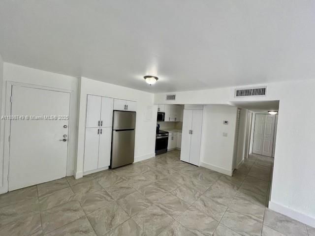 For Sale: $299,000 (2 beds, 1 baths, 900 Square Feet)
