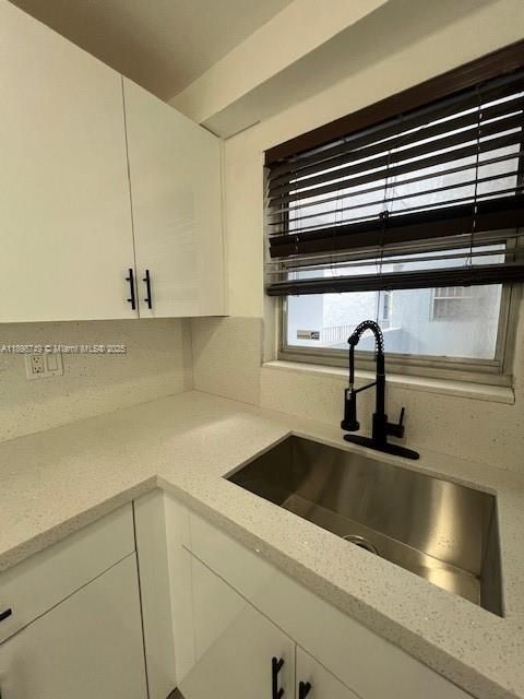 For Sale: $299,000 (2 beds, 1 baths, 900 Square Feet)