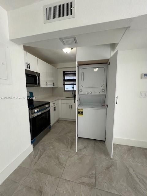 For Sale: $299,000 (2 beds, 1 baths, 900 Square Feet)