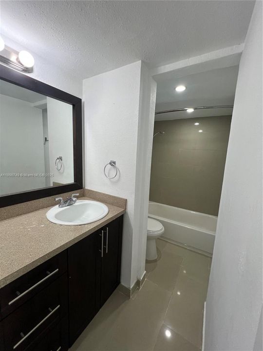 For Sale: $299,000 (2 beds, 1 baths, 900 Square Feet)