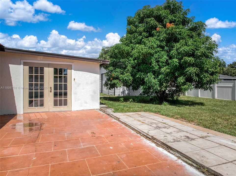 合同活跃: $249,900 (3 贝兹, 2 浴室, 0 平方英尺)