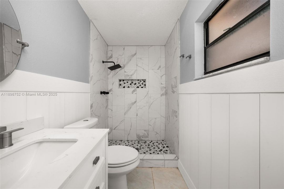 合同活跃: $249,900 (3 贝兹, 2 浴室, 0 平方英尺)