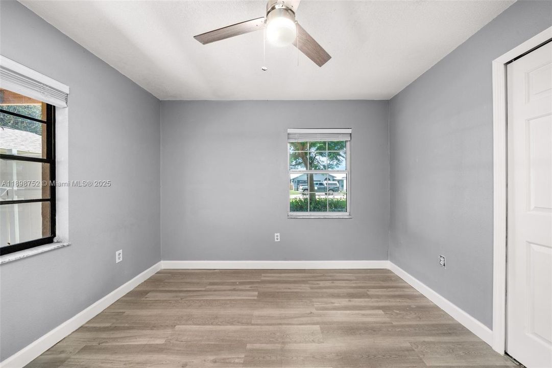 合同活跃: $249,900 (3 贝兹, 2 浴室, 0 平方英尺)