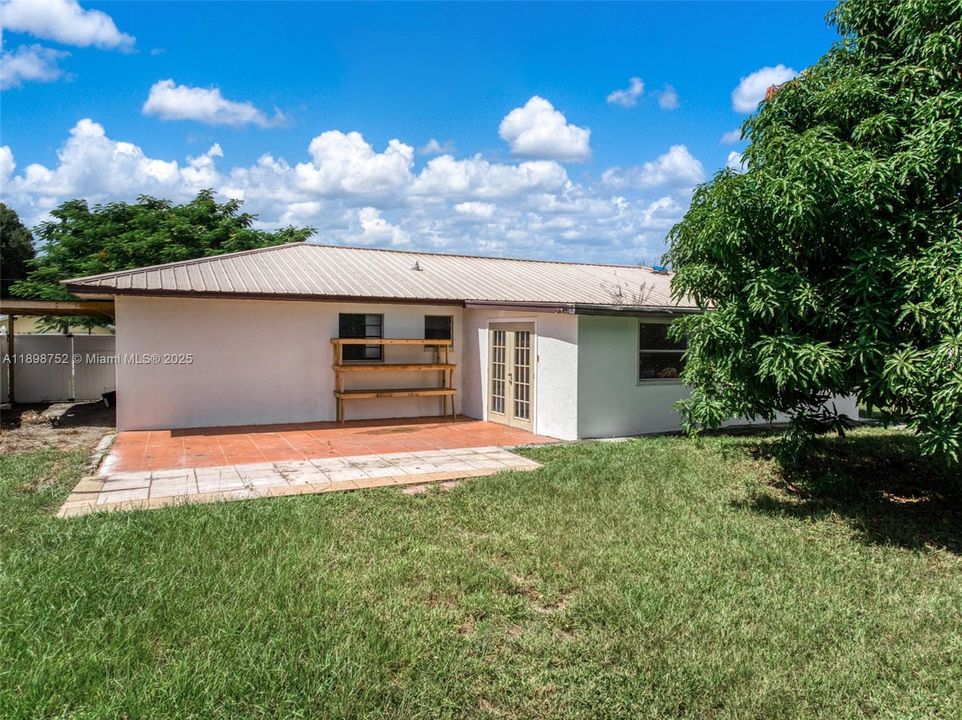 合同活跃: $249,900 (3 贝兹, 2 浴室, 0 平方英尺)